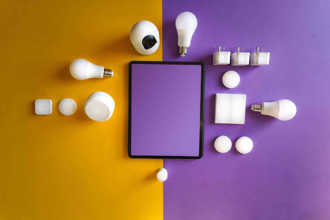 appareils domestiques intelligents avec écran de tablette.
