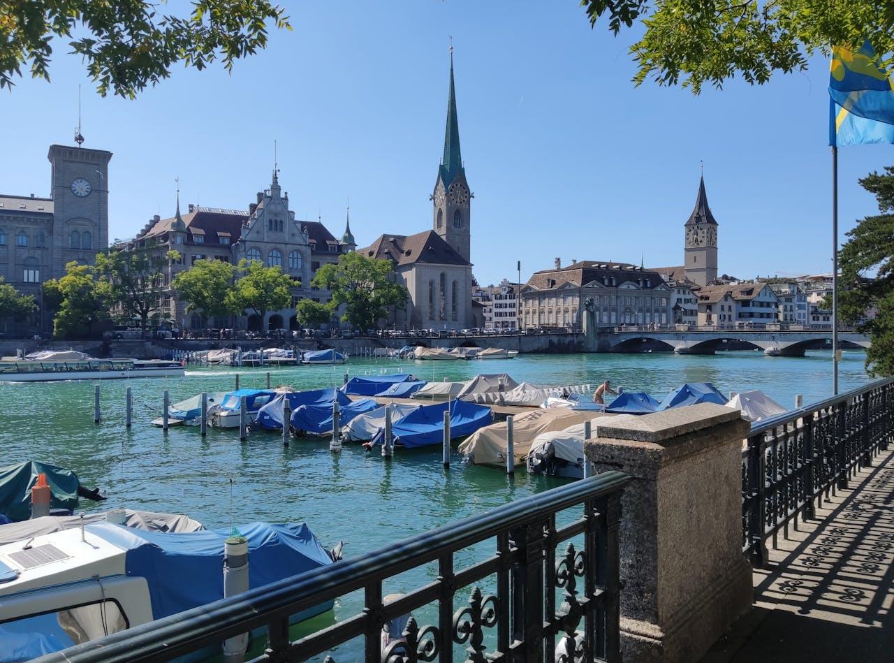 Embarcadère sur la Limmat à Zurich.