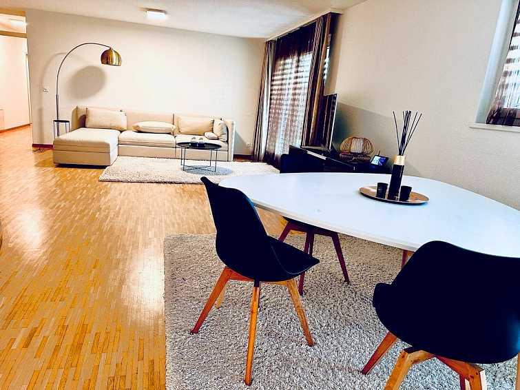 Property Inside Image perspectiv 1