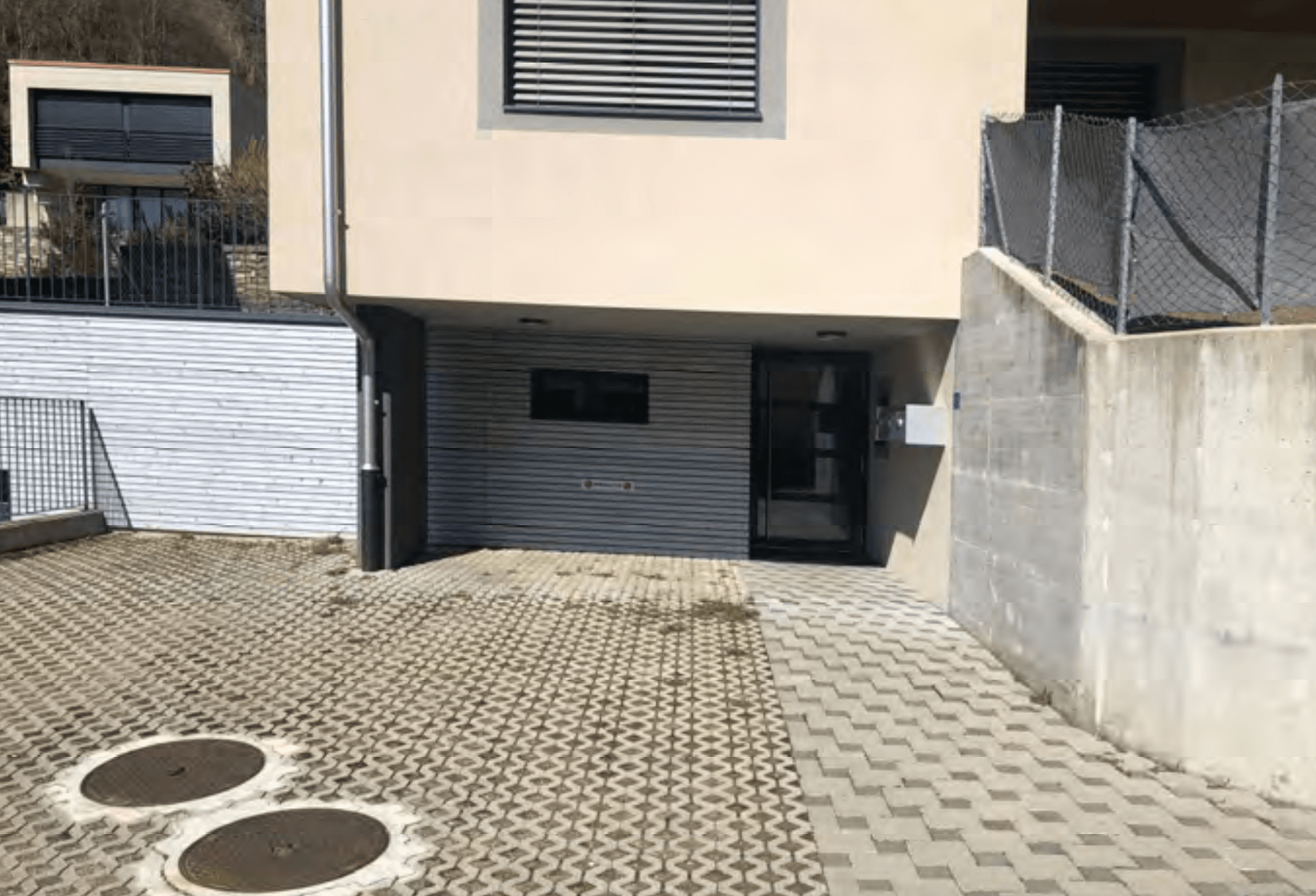 Property Inside Image perspectiv 3
