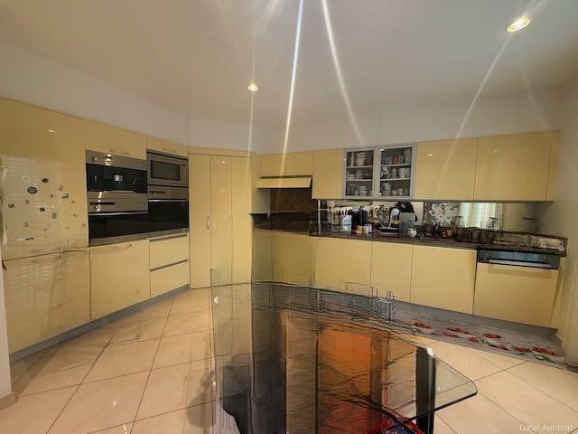 Property Inside Image perspectiv 1