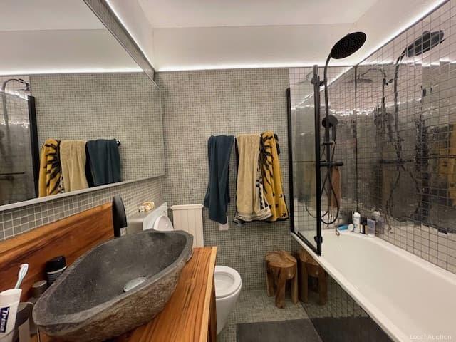 Property Inside Image perspectiv 3