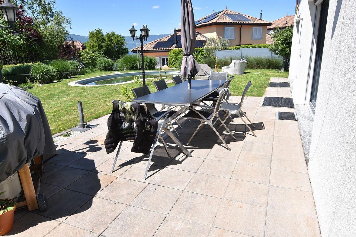 Property Inside Image perspectiv 2