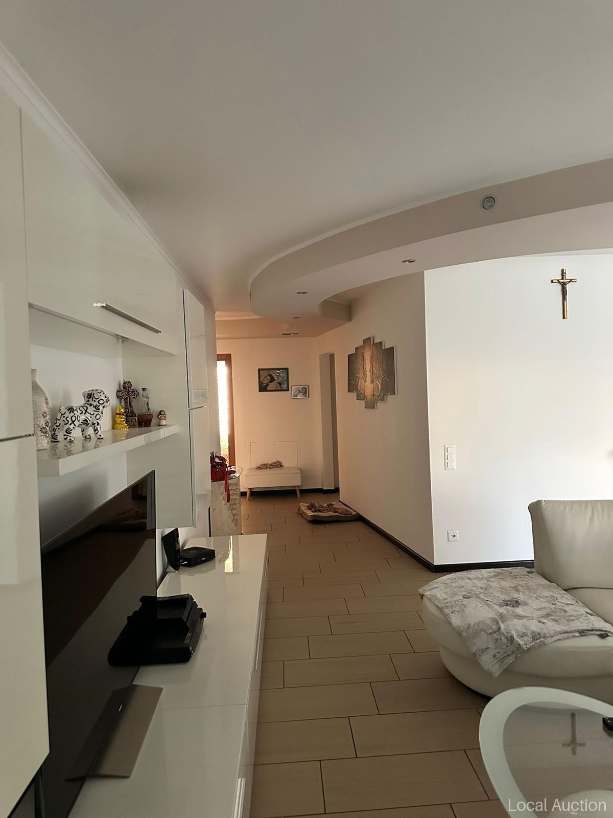 Property Inside Image perspectiv 3