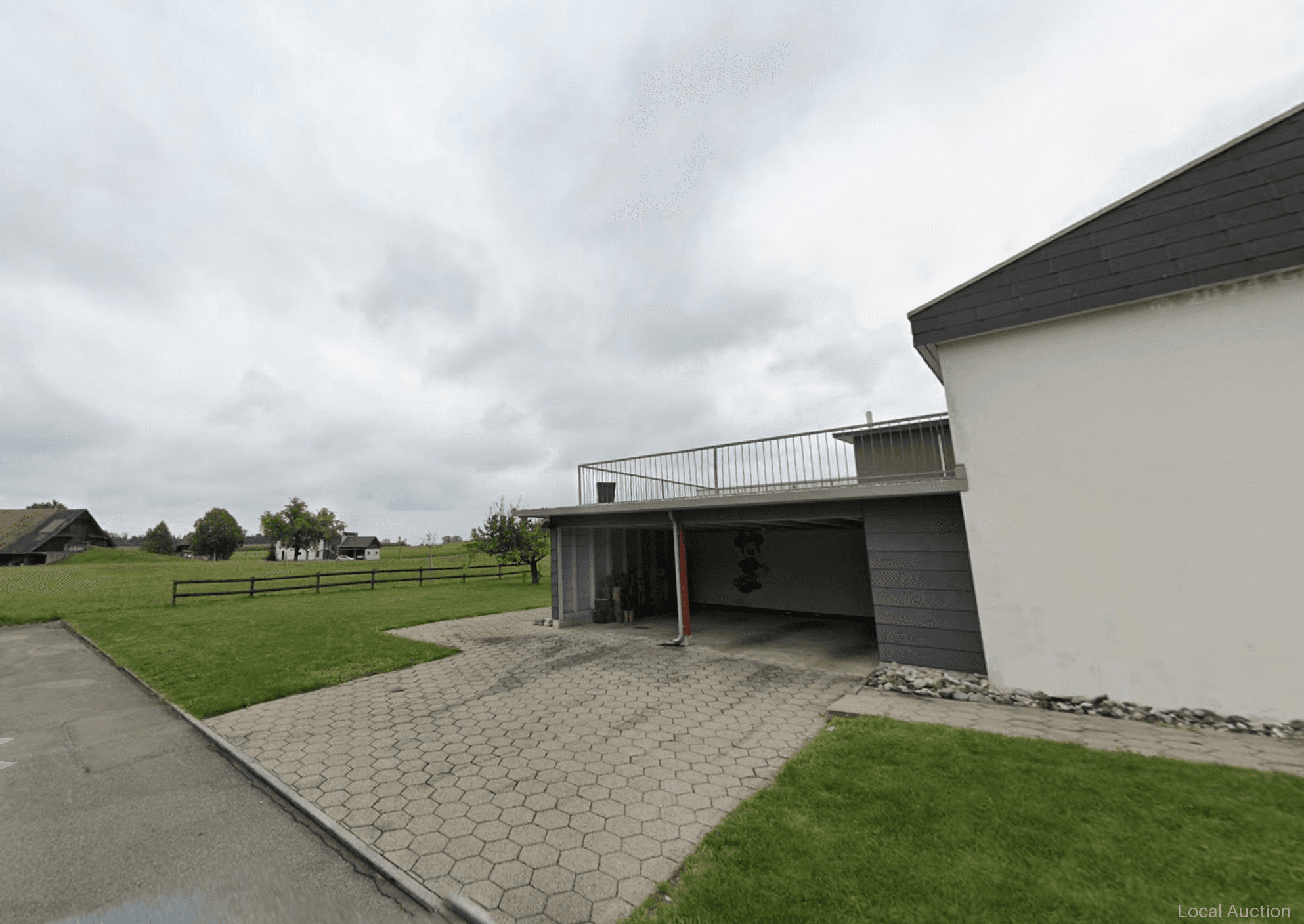 Property Inside Image perspectiv 3